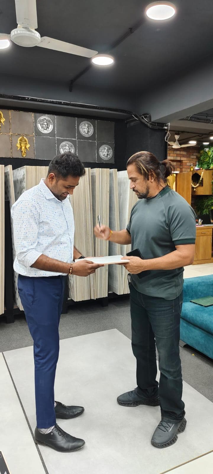 Celebrity visit at Live Ceramique showroom